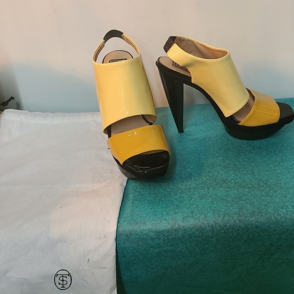 Pour La Victoire Heels